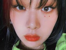 “화장도 못 지우게 해” 생방송 중 오열한 여가수가 보인 충격적인 근황