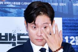 흥행 보증 수표 이병헌도 눈물짓게 한 ‘비상선언’, 실패 이유는요