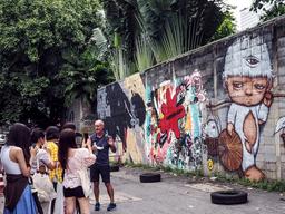 여기가 방콕? 5미터 담벼락에 ‘낙서’ 했더니… 전 세계 <strong>여행</strong>자가 몰려왔다