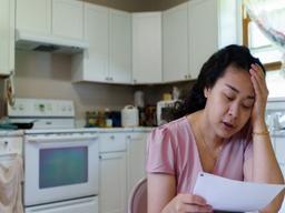 "남편 연봉 1억인데 너무 빠듯해요" 하소연하던 <strong>주부</strong> 결국..