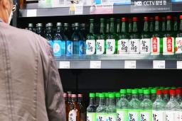 한국인 1명이 작년 한 해 마신 술 평균량은 무려…