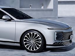 아빠가 꿈꿨던 ‘사장차’ 환생…확 바뀐 <strong>그랜저</strong>, 뭐가 달라졌을까 [카슐랭]