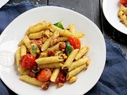 입안에서 터지는 <strong>고소</strong>함…바질페스토 견과 파스타