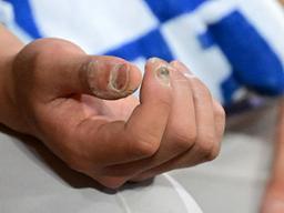 보셨나요? <strong>208</strong>이닝을 던진 에이스의 손을?