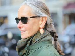 8명의 손주 키우다 세계적인 모델된 미국 꽃할매를 소개합니다!