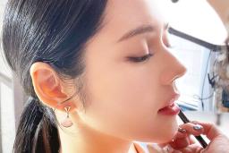 자다가 발길질한 아들에게 ‘<strong>명품</strong> 코’로 유명한 여<strong>배우</strong>가 날린 말