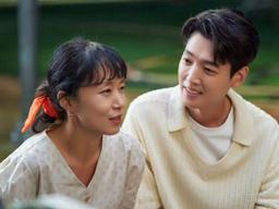 "연진아, 엄마와 난 '<strong>일타</strong>~'를 봐" 중년 로맨스에 가족이 몰린 이유