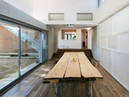 숲을 품고 시간과 벗하는 도자기 복원가의 집