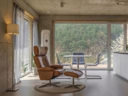 "겉은 촉촉하고 속은 바삭해요"...건축가 아빠가 지은 반전 가득 2층<strong>집</strong>