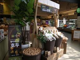 빨간빛에 프로틴 뿌리고… “요즘 호두는 달라” 올가 방이점 가보니