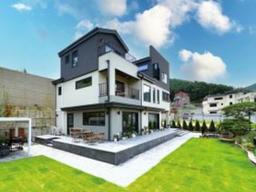 지하 1층 지상 3층, 막힘없이 탁 트인 단독주택의 <strong>정석</strong>을 보라