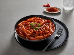 두끼 ‘동대문 소스’와 ‘어묵면’ 그대로…두끼 밀앤쿡, ‘매운어묵면볶이’ 출시