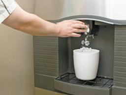 더위 타 그런줄 알았는데…얼음 탐닉하는 그 남자의 뜻밖 <strong>질병</strong>