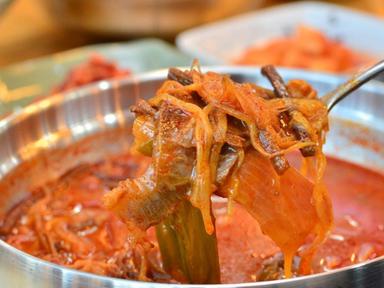 칼칼한 국물이 땡길 때 생각나는 육개장 칼국수 맛집