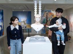 작품 200점 ‘신촌 수장고’ 가졌다…RM 뺨치는 <strong>MZ</strong> <strong>부부</strong> 컬렉터