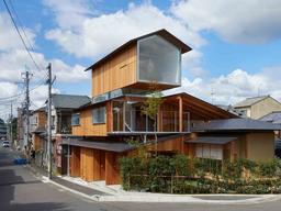 지붕 위에 집을 쌓은 <strong>목조</strong>주택, House in Shimogamo