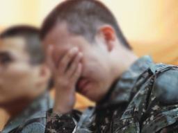 군대 간 아들에게 쓴 아빠의 <strong>편지</strong> "불행해져라..."