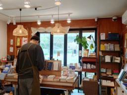 요즘 시대에 이러고 있다고요? 참 터무니없는 일은 아닙니다···<strong>독립서점</strong> '다방향 터무니책방'