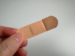 10명 중 9명이 밴드 붙일 때 똑같은 실수를 <strong>반복</strong>한다고?!