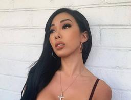 "너무 크다고 하는데...가슴 <strong>성형</strong> 고백은 실수였다" 제시, <strong>성형</strong>에 대해 솔직한 생각 전해..(+내용)