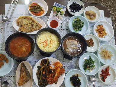 군산·전주에서 아침 일찍 만나는 '가정식 백반'…소고기 무우국과 푸짐한 백반 한상