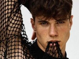 21세 이탈리아 최고 미남, 사제의 길 택하다