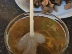 “맥주따니 <strong>콧물</strong> 같은 점액질이”…피해 잇따르자 제조사가 한 말