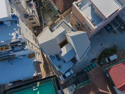 "한국적 도시 주택 실험"… 좁은 땅에 뾰족 솟은 쌍둥이 건물