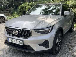 볼보 <strong>XC40</strong>, 가벼운 주행감에 '90 클러스터'와 동일한 안전사양