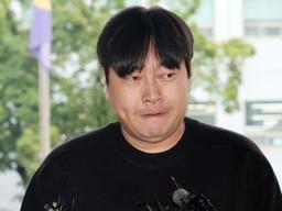 '23억 불법도박' 이진호, 경찰 출석…"죄송합니다"