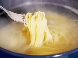 “파스타·국수 삶은 물, 쓰지 말아라” 중금속 덜어내는 방법 [식탐]