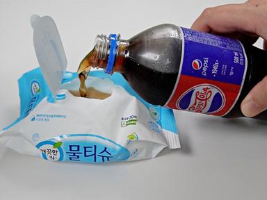 남은 콜라를 물티슈에 붓기만 하면 대박입니다!