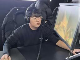 <strong>모니터</strong> 각도가 진짜 기괴한 프로게이머..ㄷㄷ(+이유)