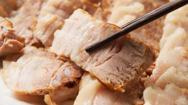 "소주 한 병이면 됩니다..." 언제든지 간편하게 만들 수 있는 '수육' 레시피