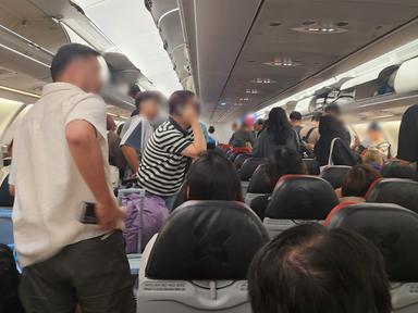 "인천공항 내린 줄 알았더니 김포…승무원도 우왕좌왕"