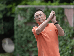 4전 4승, 네 차례 <strong>암</strong> 극복한 75세 회장