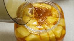 <strong>사과</strong>에 "이것" 넣어서 먹어 보세요... 당뇨 예방 1등입니다