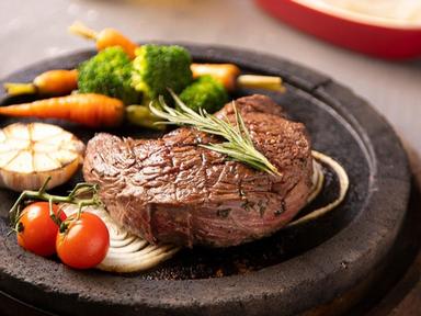 고기 굽기 40분 전, 소금 뿌려야 하는 이유...스테이크의 과학