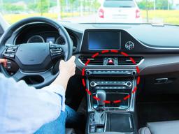 "좋다고 다 없앨 때는 언제고"... <strong>자동차</strong> 제조사들이 '이것'을 다시 되살리는 이유