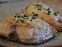 고등어 구울때 기름대신 ''이걸'' 넣으세요, 냄새 전혀 안납니다.