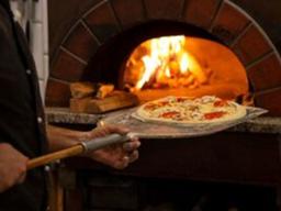 피자라는 주제로 24시간 토론할 수 있는 나라