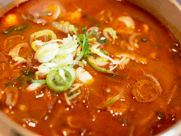 "추워지는 <strong>날씨</strong>에 꼭 한번 먹어보세요…" 식당만큼 진하고 얼큰한 육개장 레시피