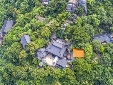 '불교 아니어도 갑니다..' 매년 100만 명 이상, 전국 각지에서 방문하고 있다는 우리나라 절벽 위 사찰 마을