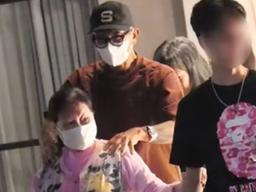 구준엽, 야윈 근황…故서희원 母 <strong>어깨</strong> 주무르는 사위