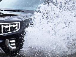 "신차일 땐 안 팔리더니"... 단종 이후 50대 아빠들 '싹쓸이' 나선 SUV 