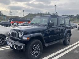 묵직함과 강인함의 끝판왕 '지프 랭글러 사하라'