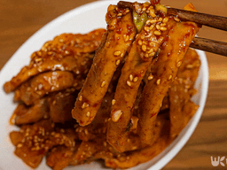 <strong>반찬</strong> 하나로 세 끼 해결됩니다… 팬 없이도 완성되는 ‘어묵무침' 레시피