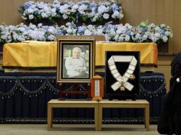 "선생님, 잊지 않겠습니다"…<strong>국민</strong><strong>배우</strong> 이순재, 후배들 눈물 속 영면