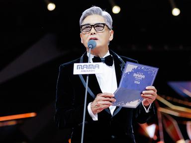 “자리에서 일어나 달라” 주윤발의 떨리는 목소리…2만 관객과 현장 추모식