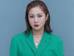 ‘갑질 의혹’ <strong>박나래</strong>, 前 <strong>매니저</strong> 맞고소